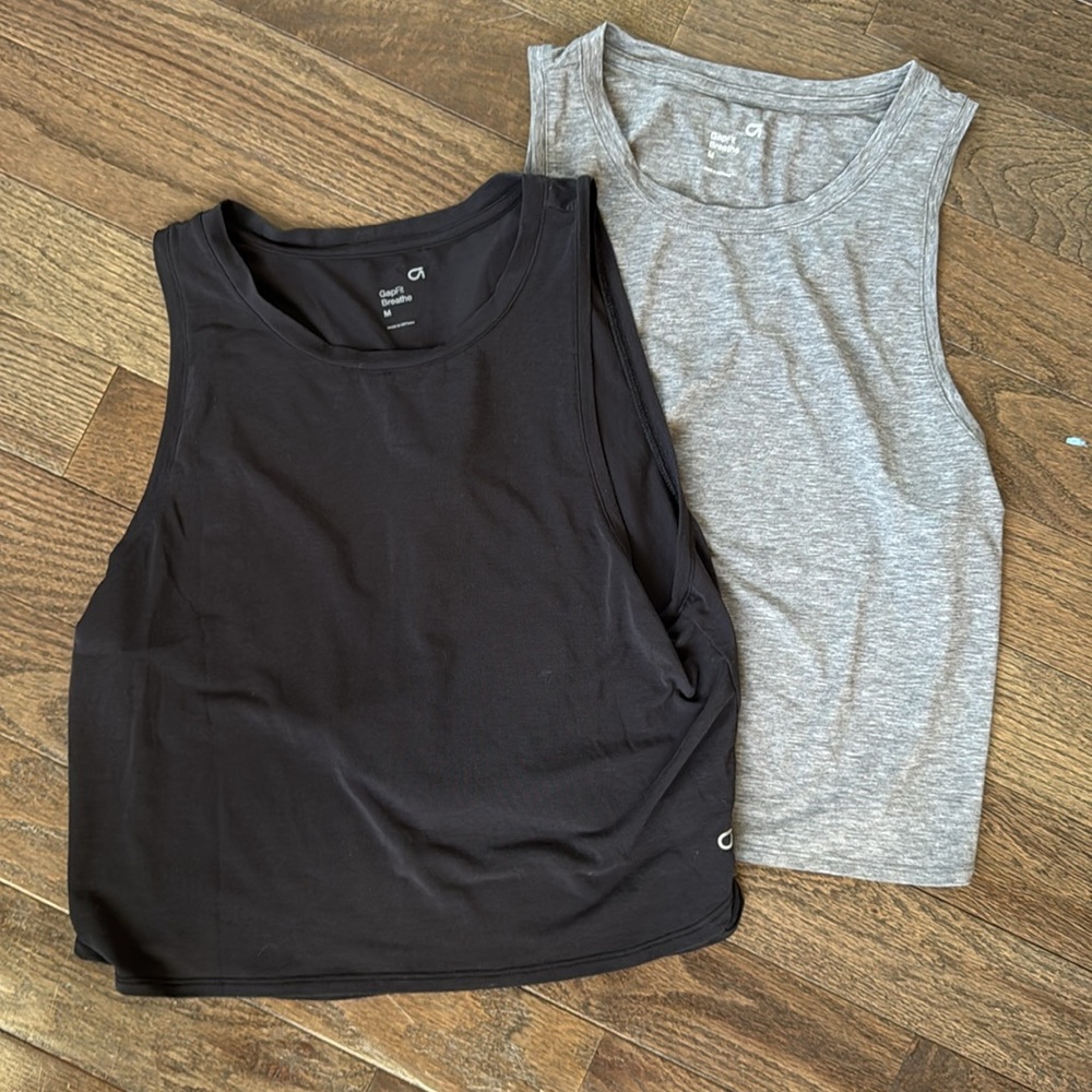 2 Gapfit Breathe Cropped Muscle Tank Tops in True Black and Heather Grey Sz Med